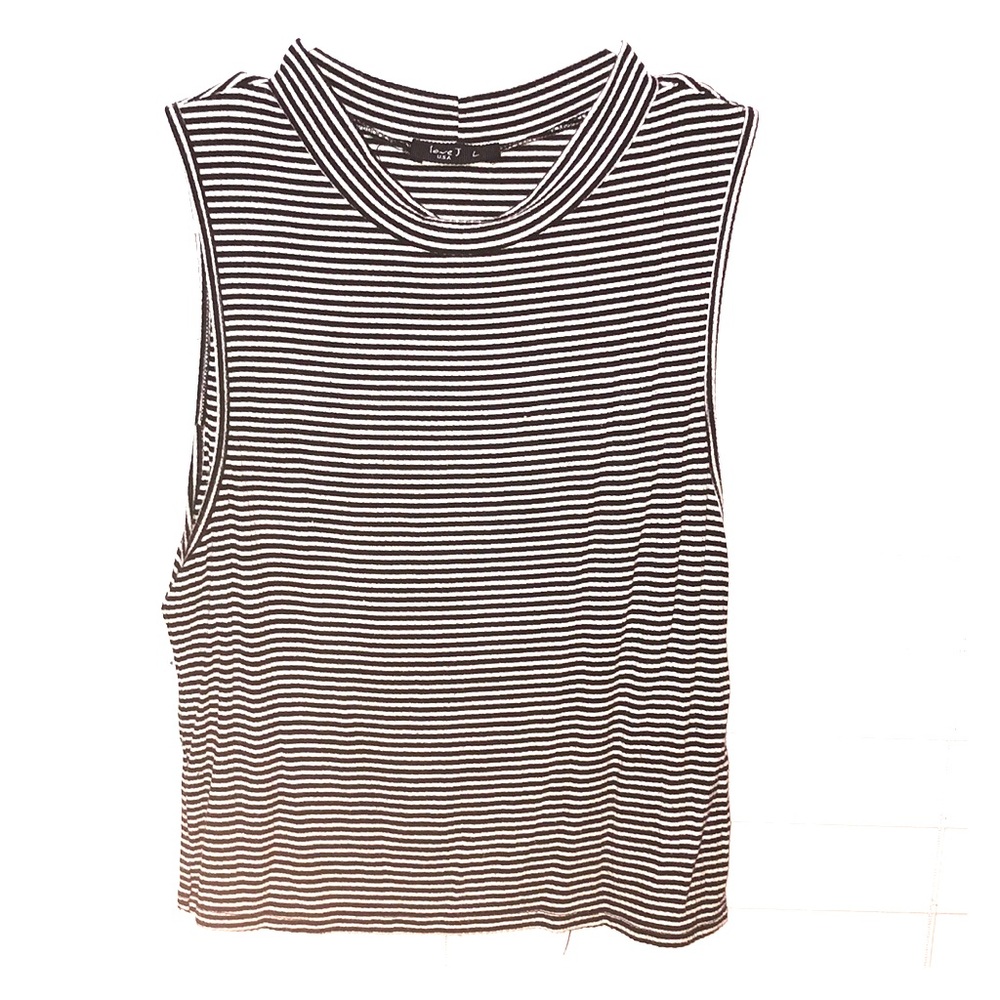 No sleeve Top